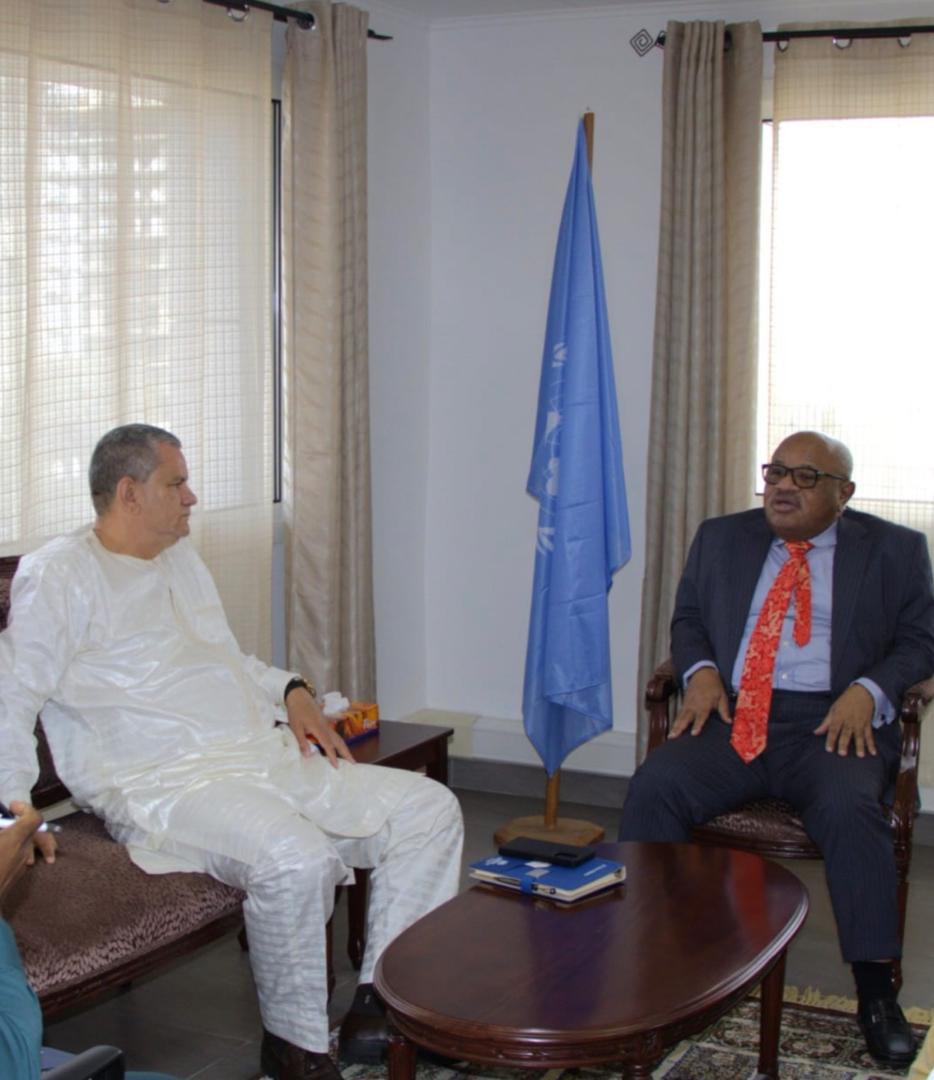 OMS_GABON's tweet photo. Reçu par S.E.M. Mohamed El-Amine Souef, Chef de @UNOCA_NEWS, le Dr Xavier Crespin, Rep
@OMS_GABON a échangé sur les défis sanitaires au Gabon et en Afrique centrale, notamment la menace d’Ebola.

🤝Collaboration renforcée pour accroître l'engagement politique autour de la santé. https://t.co/IzMq82IVI6