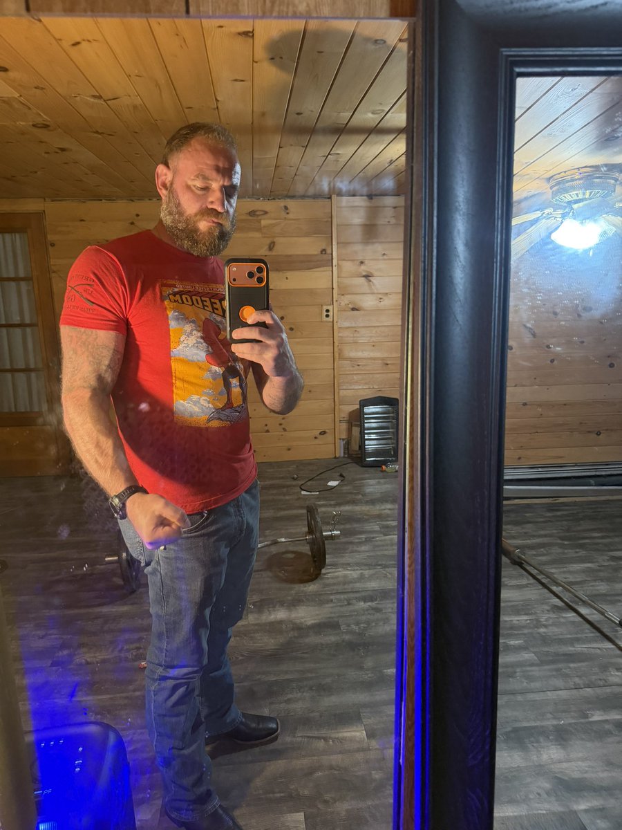 billrusso0331's tweet photo. My full work out later https://t.co/QMNDn08NIP do you like my haircut? https://t.co/sosNehLdL9