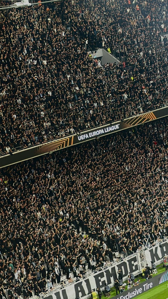 bugrarsslann's tweet photo. Anlık Beşiktaş taraftarı. #bjkom #uel https://t.co/o9YsqcMBcG