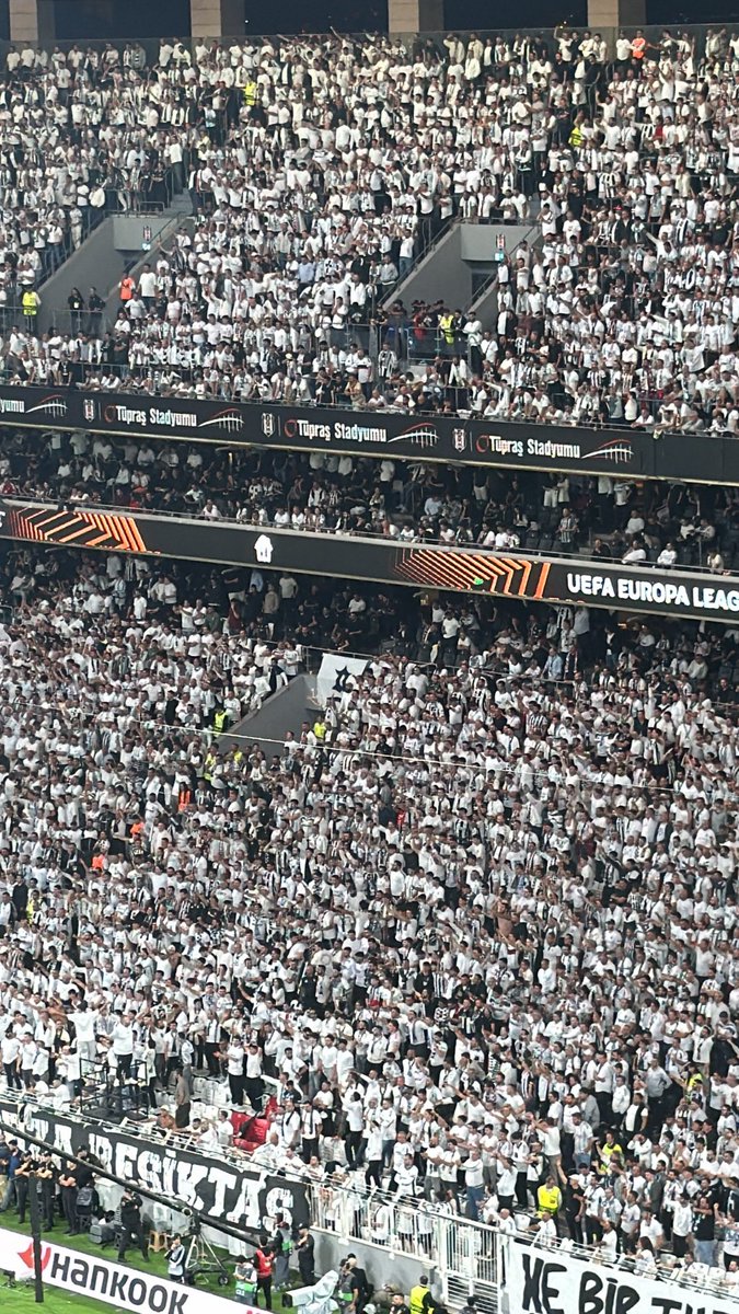 bugrarsslann's tweet photo. Anlık Beşiktaş taraftarı. #bjkom #uel https://t.co/o9YsqcMBcG