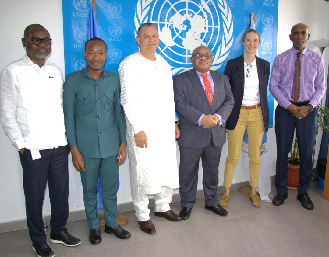 OMS_GABON's tweet photo. Reçu par S.E.M. Mohamed El-Amine Souef, Chef de @UNOCA_NEWS, le Dr Xavier Crespin, Rep
@OMS_GABON a échangé sur les défis sanitaires au Gabon et en Afrique centrale, notamment la menace d’Ebola.

🤝Collaboration renforcée pour accroître l'engagement politique autour de la santé. https://t.co/IzMq82IVI6