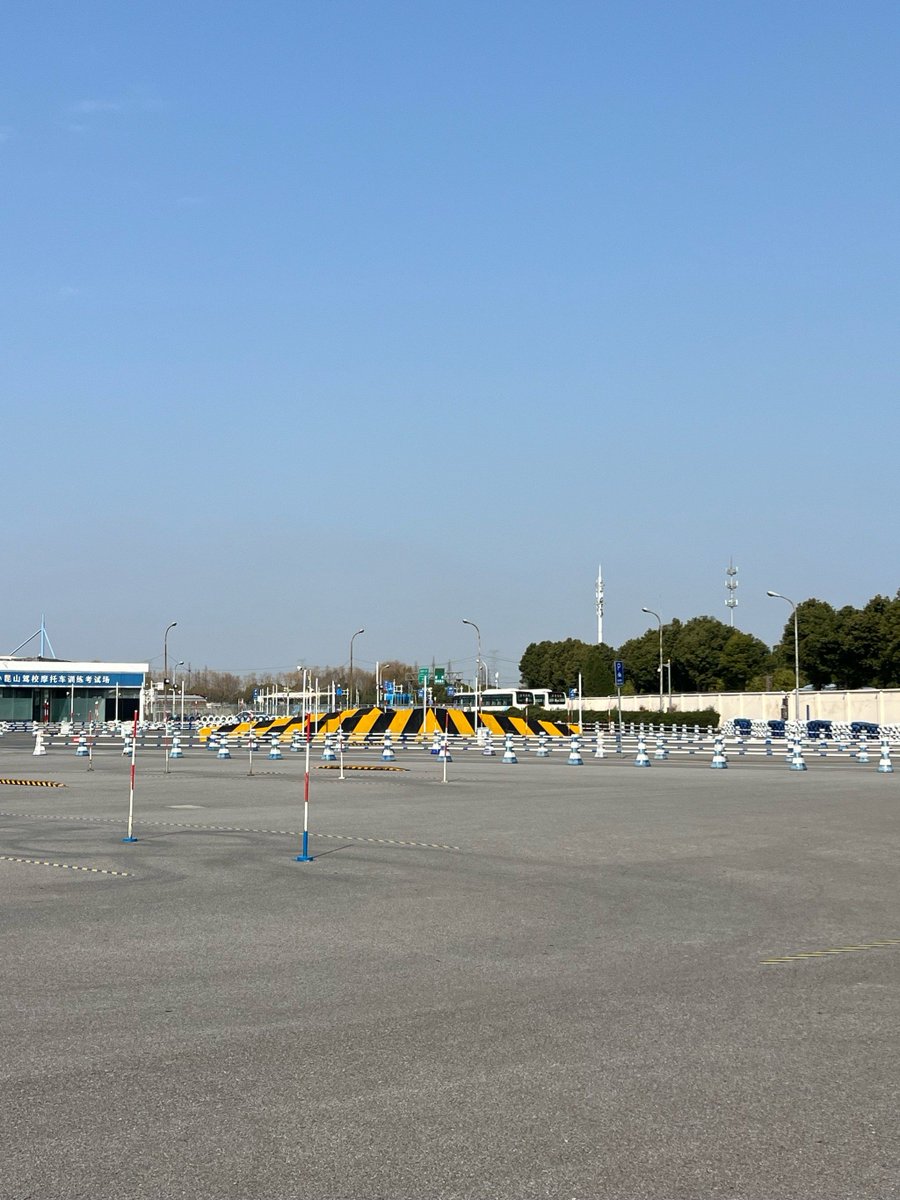 tonii719651's tweet photo. Just nailed my first parallel parking try today!  No more panicking when the instructor shouts—small wins for my driving adventure! https://t.co/OwMMoFqYIb