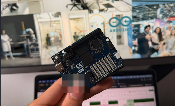 diegobuild's tweet photo. Remote STM32 updates on the Arduino UNO Q — no USB, no person on site.

Linux holds the SWD lines. We verify + sign before flash, then roll back (or recover at boot) if the sketch never comes up.

Open source: https://t.co/c0lxilyVeE https://t.co/sOV22b9453
