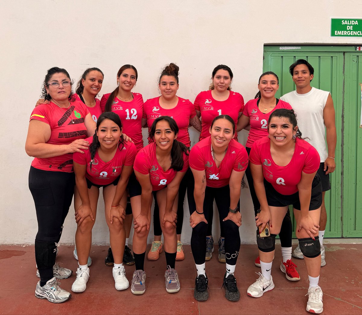 danizuir's tweet photo. Ayer Gané 🥇🏆🏐 y merezco lo de abajo jajaja  #2 https://t.co/H012s9tVI1
