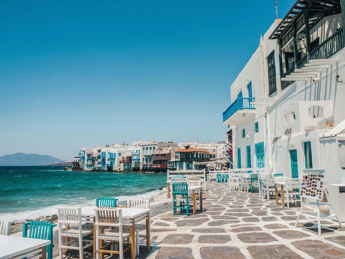 GreekReporterr's tweet photo. Ignoring the decades-long political and military tensions in the Aegean, Turks are visiting our islands in droves, and bringing the revenue with them.

In the first seven months of 2026, 403,333 Turkish tourists crossed to Hellenic islands for fresh seafood at honest prices, a 22.8% jump from 328,405 a year earlier.

Meanwhile, they are quietly boycotting Bodrum and Kas, walking away from the exorbitant prices back home.

The verdict is simple: value beats proximity. Hellas offers what domestic tourism no longer does, quality without the markup, and no illusions about it.

Consumers are voting with their wallets, and Greece is winning.