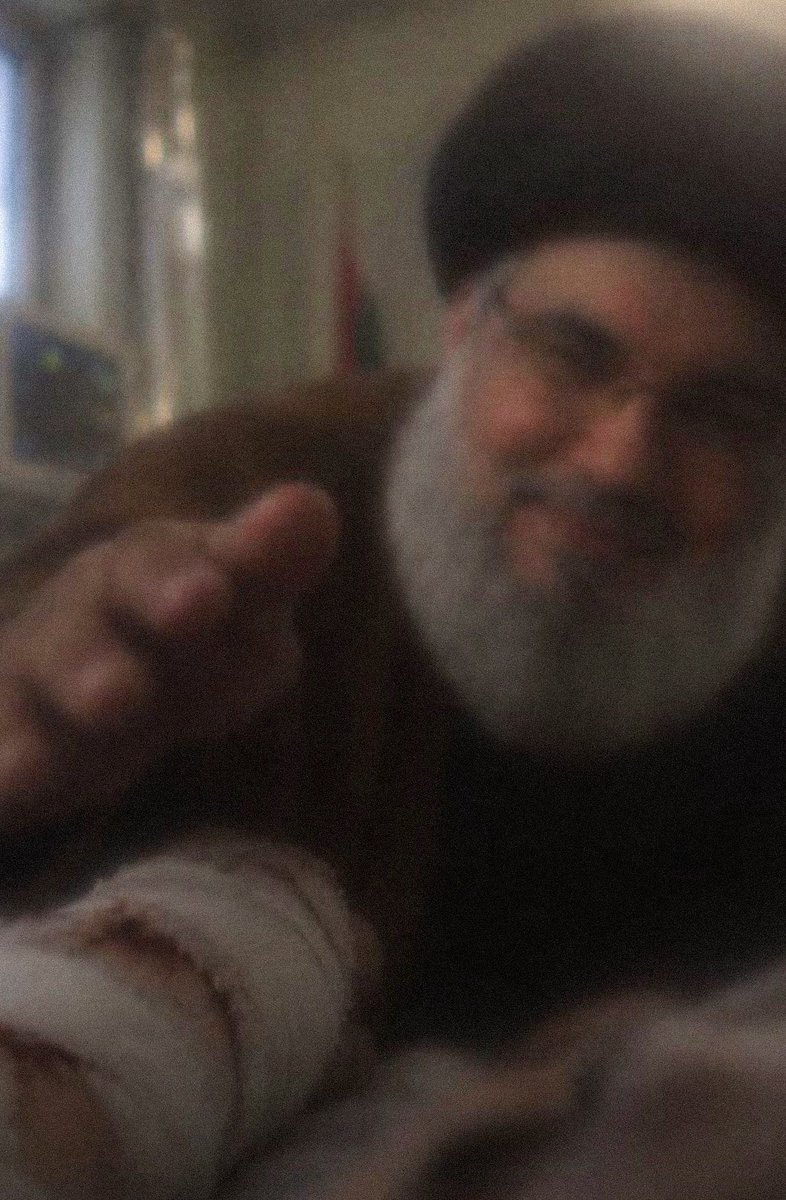 doniahn28's tweet photo. وَسْط الألَم وكُلّ الجِراح، 
كانَ السُّؤال واحِدًا «طَمّنونا عالسَّيِّد».
#جرحى_البيجر https://t.co/FlgZ4eCYYf