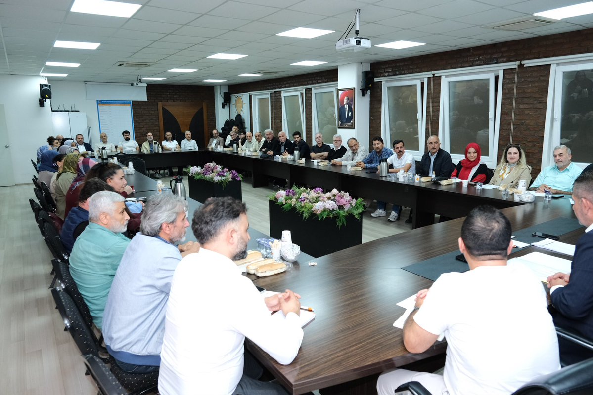 abalin's tweet photo. Başak, Başakşehir ve Ziya Gökalp Mahallelerimizdeki site teşkilatlarımızla İlçe Başkanlığımızda bir araya gelerek istişare ve değerlendirme toplantımızı gerçekleştirdik.
Sahadaki çalışmalarımızı, teşkilatımızın hedeflerini ve mahallelerimizdeki ihtiyaçları değerlendirdik.

Birlikte çalışıyor, birlikte güçleniyor, #Başakşehir için hep daha ileriye yürüyoruz.