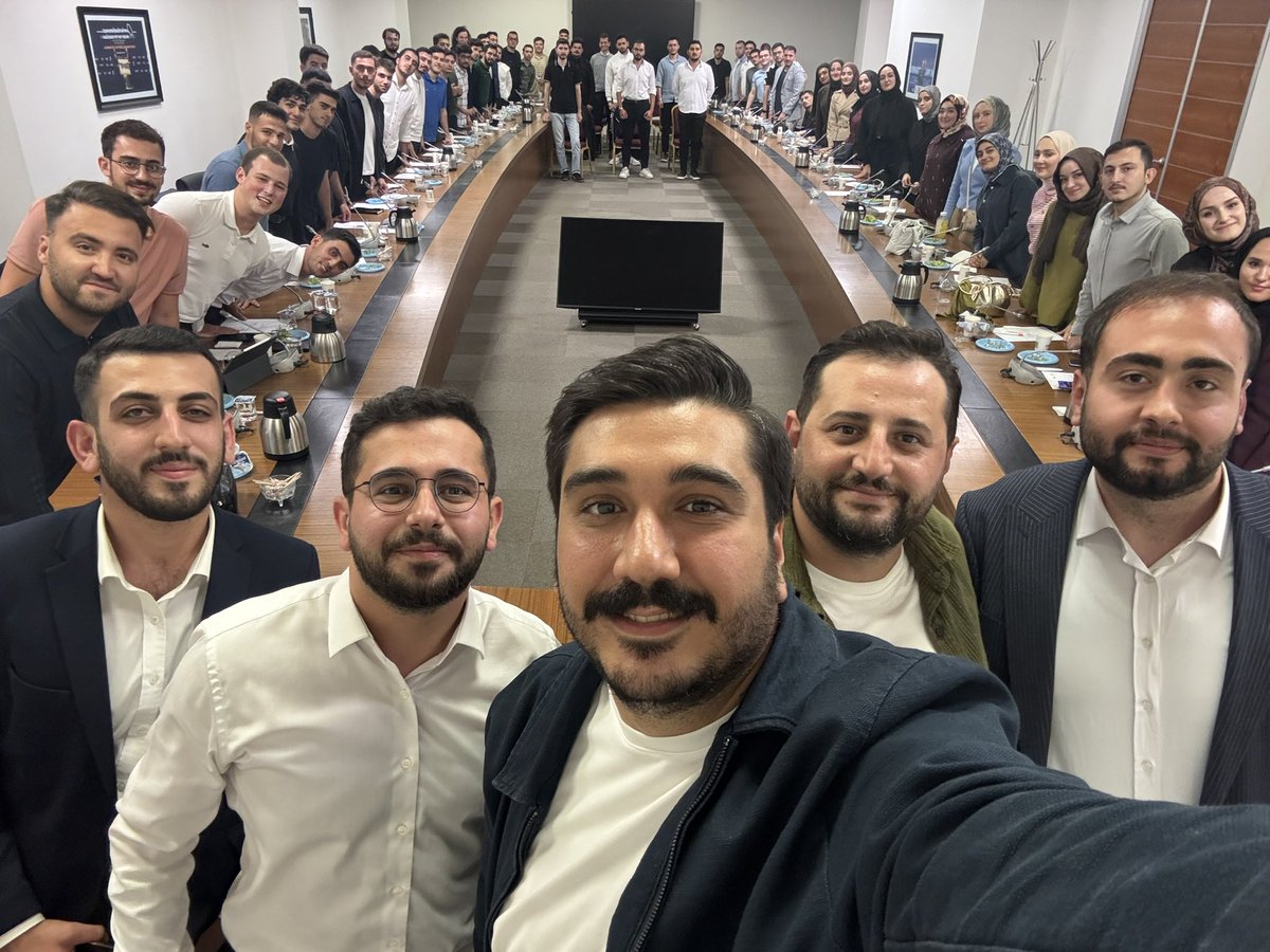 hamzatasdemir4's tweet photo. Üniversite Başkanlarımızla İl Başkanlığımızdayız 😎

Hazırsanız, başlıyoruz…

@uniakistanbul https://t.co/BEN6SBT948