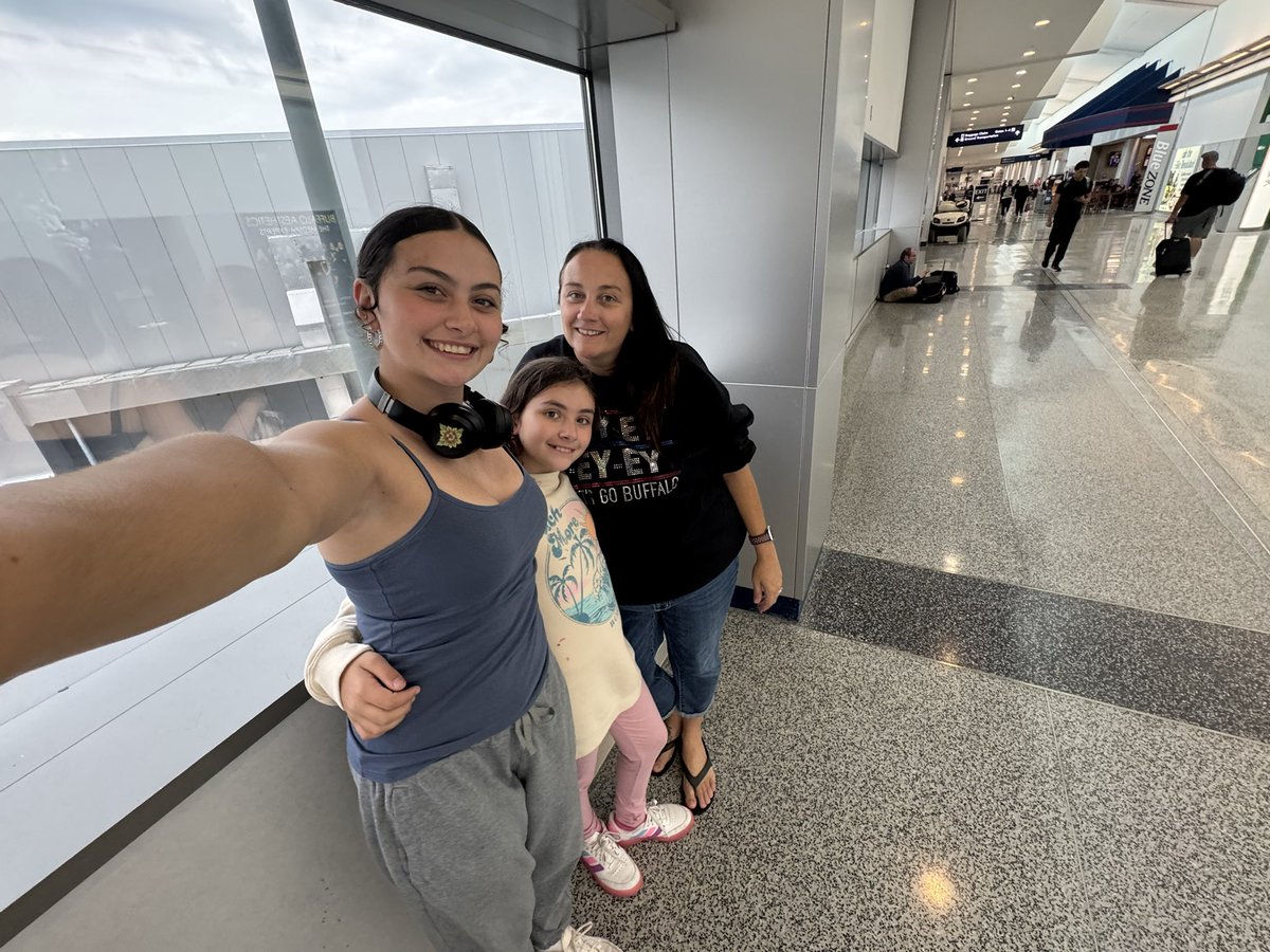 KyleeWhiting_28's tweet photo. BUF✈️CLT

See you soon @AppStateSB !!!

So excited and grateful for this opportunity to officially visit @whitjones25 @courtney_ogle12 @CoachDreswick !! ⛰️💛 https://t.co/G2AJsp3aJ8