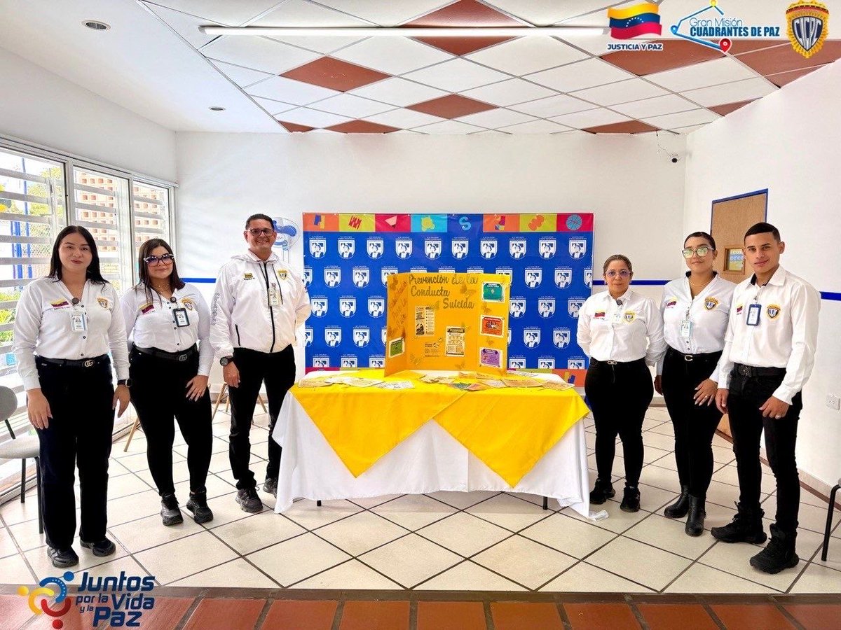 DMELTOCUYO's tweet photo. funcionarios de la delegación municipal el tocuyo realizaron jornada en la u.e. simón rodríguez sobre prevención de la conducta suicida. orientados por el c/j manuel mogollón y la comisario flor bravo, compartimos con los jóvenes para promover la escucha activa y el apoyo. https://t.co/dLQqnL5cT2