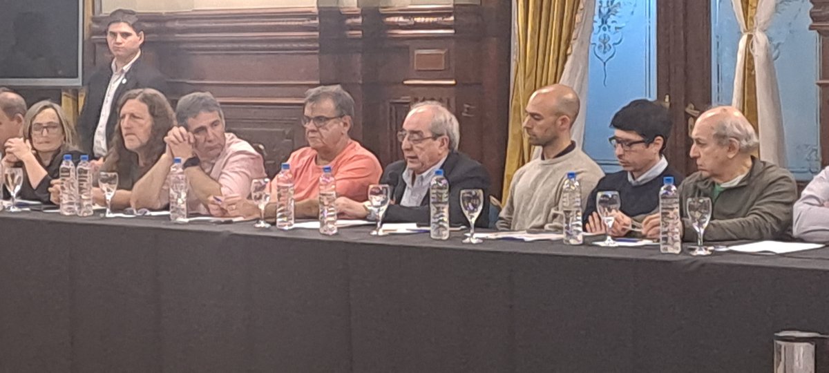 NicolasDeza's tweet photo. 🔴🇦🇷⚛️ Fuerte crítica del presidente de la Sala C del Tribunal de Tasaciones de la Nación a la tasación de Nucleoeléctrica que el BICE está realizando: "La empresa vale 13.000 millones, no 1000. Es un despropósito". El gobierno puso a la venta el 44% de la generadora nuclear. https://t.co/kqzj4A1vbI
