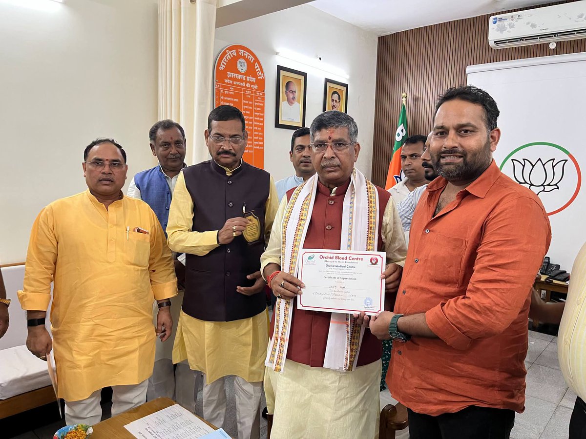 DevrajS50577187's tweet photo. आज भारतीय जनता पार्टी प्रदेश कार्यालय में यशस्वी प्रधानमंत्री #श्री_नरेन्द्र_मोदी जी के जन्मदिवस के शुभ अवसर पर #सेवा_संकल्प_अभियान के अन्तगर्त भारतीय जनता युवा मोर्चा द्वारा आयोजित #रक्तदानशिविर मे मैंने रक्तदान कर जरूरतमंदों के जीवन में आशा की नई किरण जगाने का पुण्य कार्य किया https://t.co/GRduyh31at