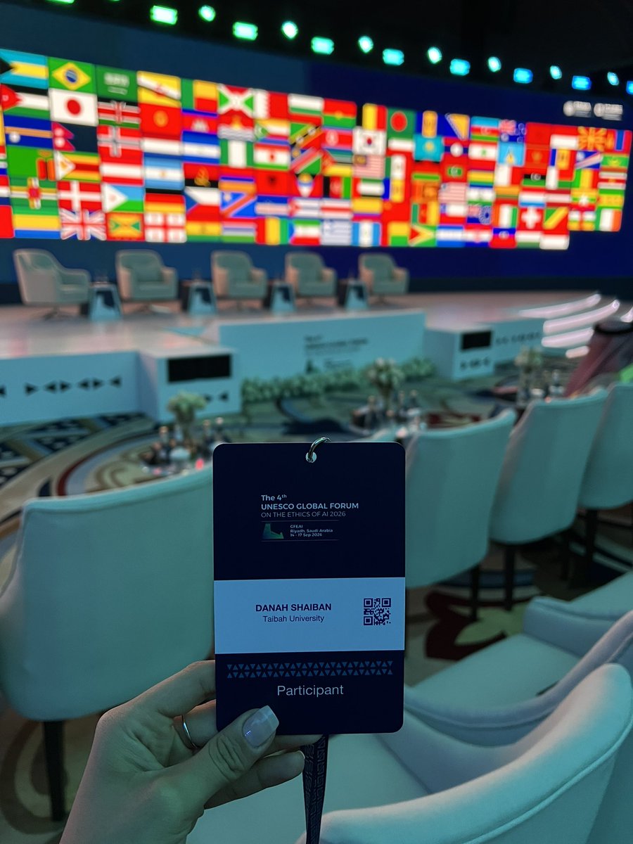 DanahShaiban's tweet photo. تشرفت بحضور منتدى اليونسكو العالمي لأخلاقيات الذكاء الاصطناعي #GFEAI في الرياض 
معلومات ثرية عن الذكاء الاصطناعي تزامنًا مع #عام_الذكاء_الاصطناعي بالتعاون مع @SDAIA_SA 
اكثر ما اسعدني رؤية الفولكلور السعودي حاضرًا في فعالية عالمية بهذا الحجم، في مقدمة ثقافية ممتعة ومميزة💚 https://t.co/KHd2ZhthDm