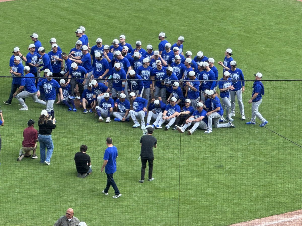 TimNeverett's tweet photo. 2026 NL West Champions @Dodgers https://t.co/FLVk9TXlVq