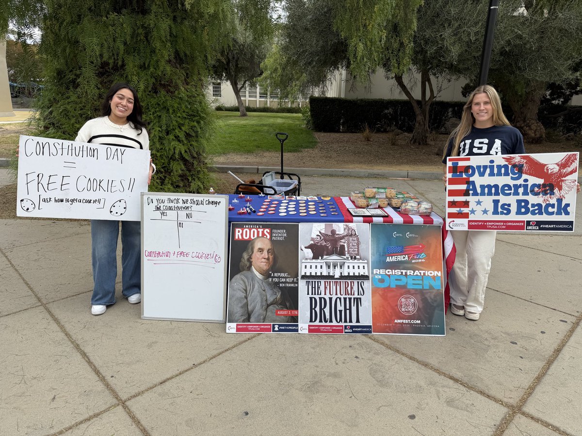 Kkayleelarson's tweet photo. Tabling for Constitution Day 📜! https://t.co/8PxuqtBlry
