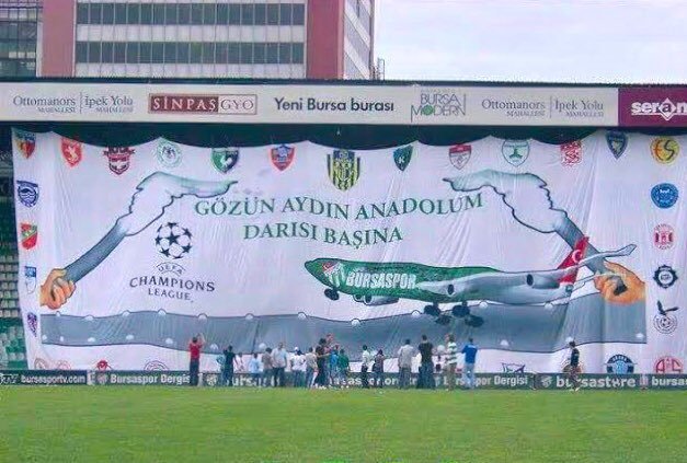 cavoteksas's tweet photo. Anadolu'ya öncülük yapan Bursaspor'un pankartı: 
Şimdilerde hepsi düşman. https://t.co/0NjjHtto9v