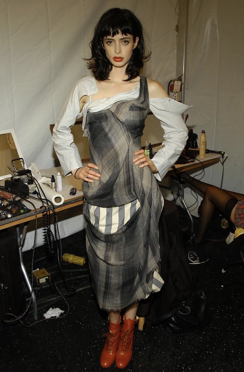 andrezalismos's tweet photo. krysten ritter in vivienne westwood https://t.co/RkVqDTzkjU