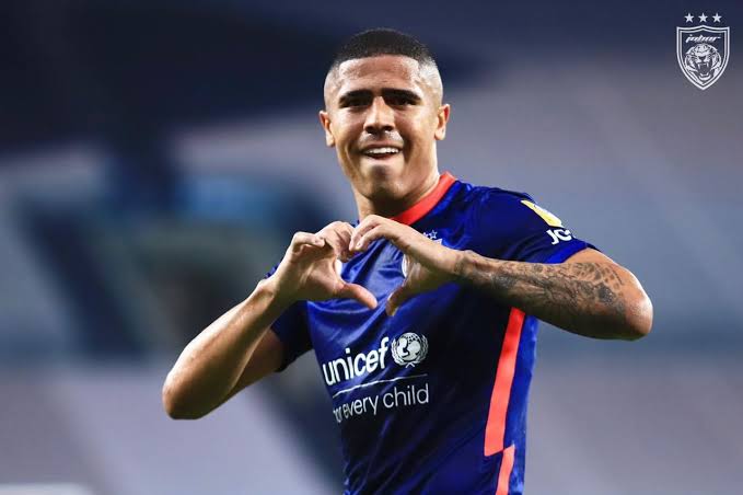 DataFutebol's tweet photo. O atacante Bergson se naturalizou MALAIO e foi convocado pela PRIMEIRA VEZ pela Seleção da MALÁSIA! 🇲🇾

Pelo Johor FC, ele marcou 169 GOLS em 164 jogos. https://t.co/rJW79APuiv