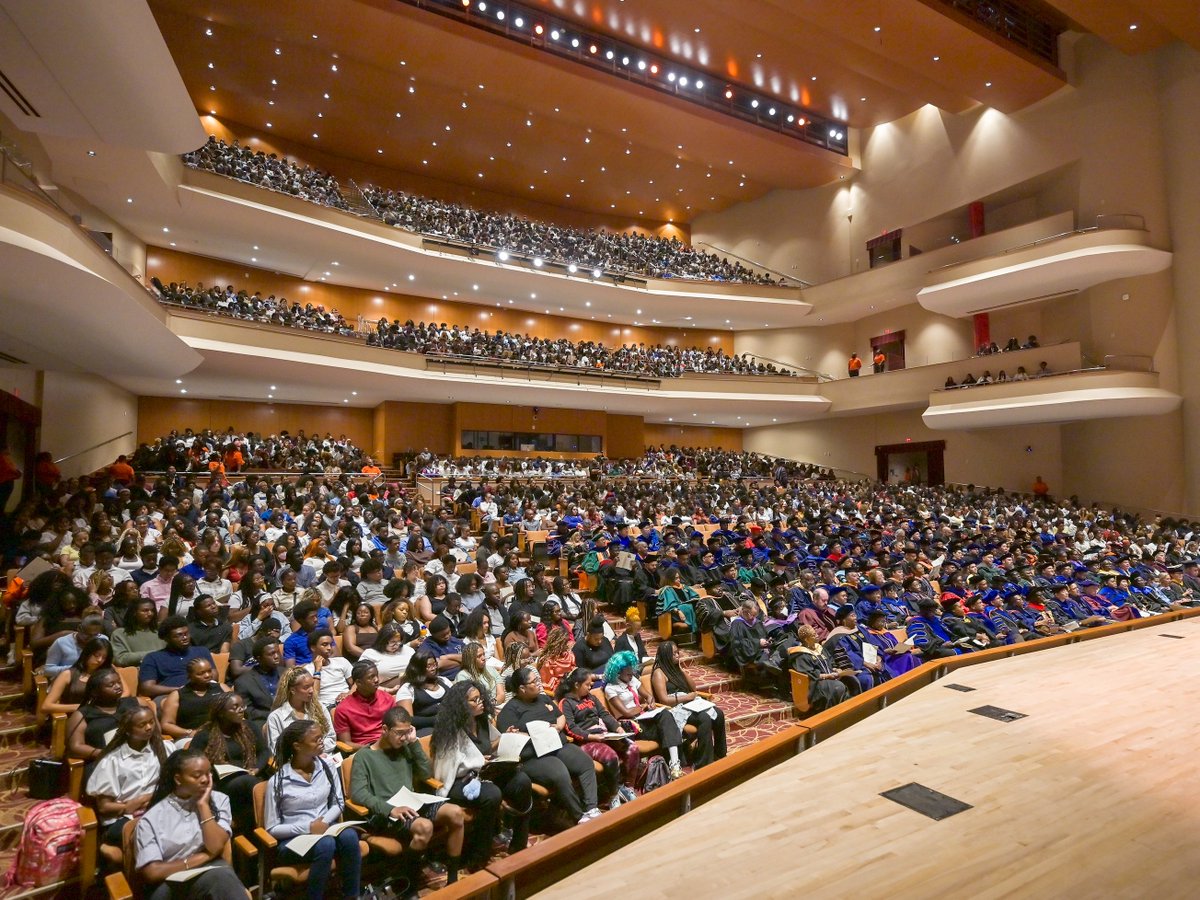 MorganStateU's tweet photo. The first convocation of the academic year is complete! 🎓

Morgan State University welcomed its newest students during the Matriculation Convocation. Faculty, staff, and students gathered to welcome the newest members of the Morgan Family. 🐻

#GrowingTheFuture #FairMorgan https://t.co/7xytqZmYqZ