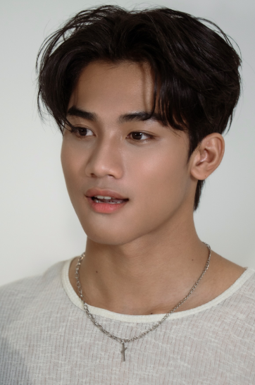 AboutMusicYT's tweet photo. Thai actor Namna Thanthai has named Mingyu of SEVENTEEN as a kpop idol that made him embrace his own skintone:

"He's the person who made me feel confident about my own skin tone." https://t.co/P6ezzzR1wc