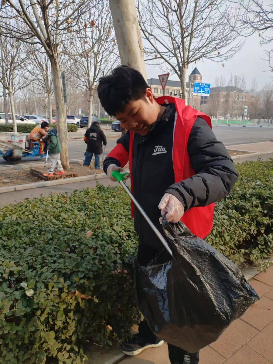 tills965190's tweet photo. Come join our neighborhood spring clean-up this Saturday 9AM at Central Park! We’ll provide gloves and snacks—let’s spruce up our community together!， https://t.co/aqMOrlmzor