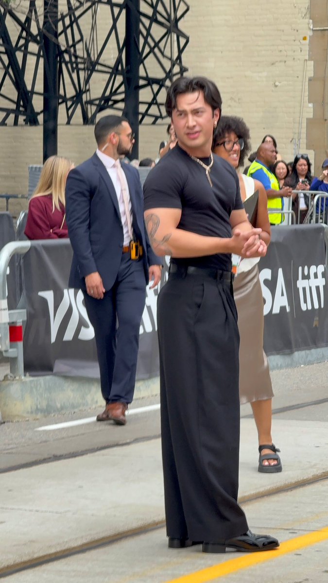 hudsonwonline's tweet photo. HELLO??? 

Hudson Williams arriving at @TIFF_NET (via hudconfans) https://t.co/KGwk8hTVo4