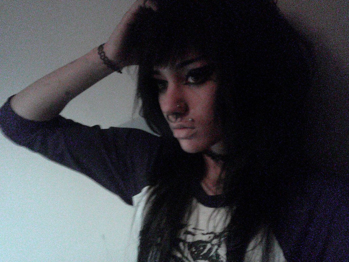 kitkat1311_'s tweet photo. black emos rise https://t.co/f6yCUiqzHA
