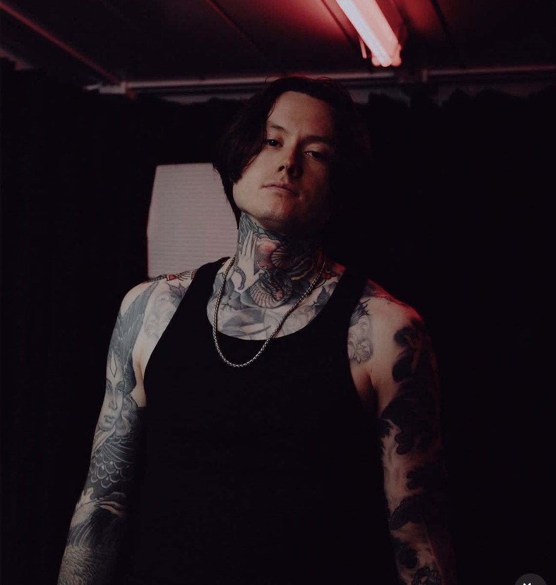 omenstrs's tweet photo. OG MY GOD  HE LOOKS SO GOOD https://t.co/QNXvfcrpit