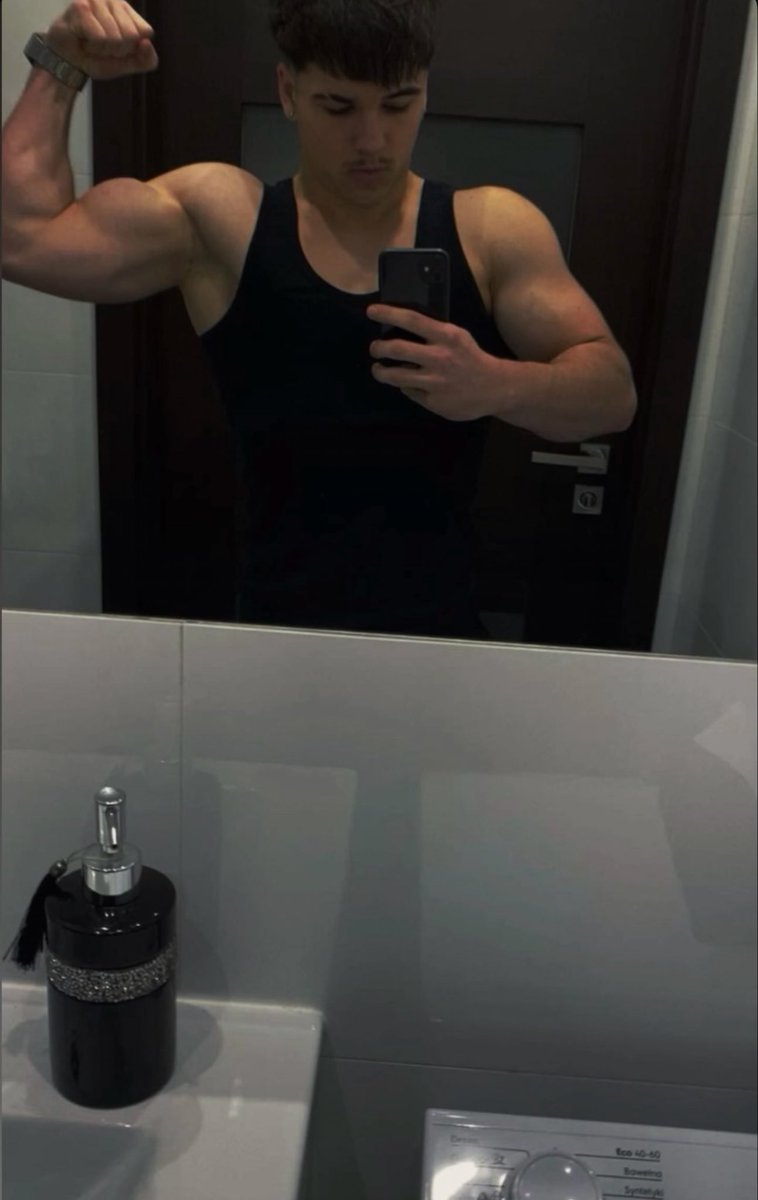 TwojPanOliv's tweet photo. Wieczorne rozmowy z Panem?🐶
#findom #atm https://t.co/AOHnwcAaUk