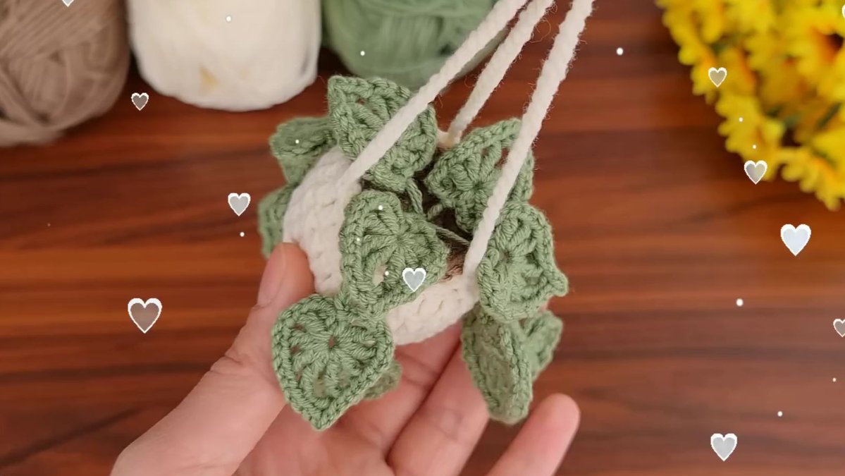 mj0628_'s tweet photo. Just finished up this custom woven plant hanger with thrifted cotton cord—no fancy tools needed! Upcycling old materials = cozy home win https://t.co/QntUvx5BZD