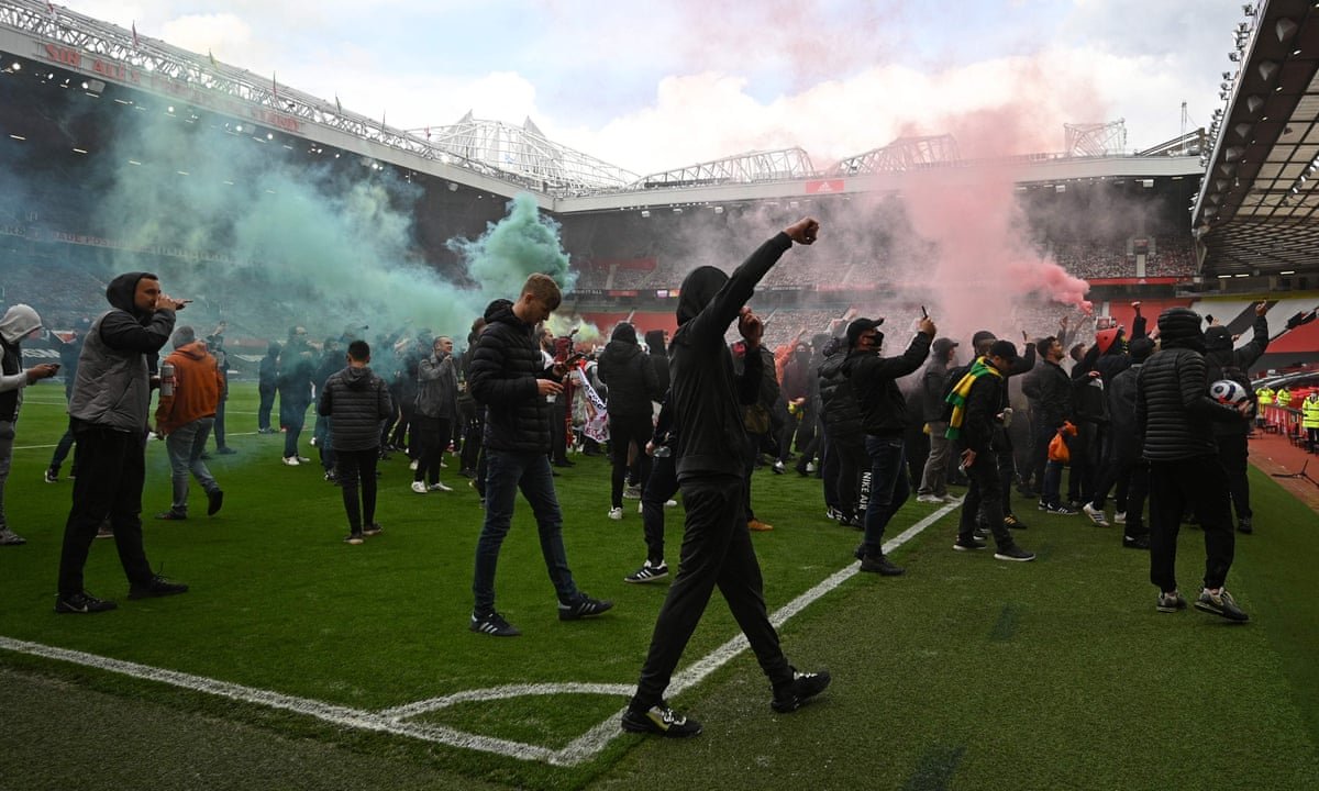 UTDsweet's tweet photo. I do not live in the UK, I haven't paid money for the tickets, I understand the joy of watching your club with your own eyes. But, sacrifice this joy for the greater good of this club. We will never be successful under the Glazers. THIS IS THE ONLY WAY !!
#EmptyOldTrafford. https://t.co/SQCXJ1yJmi
