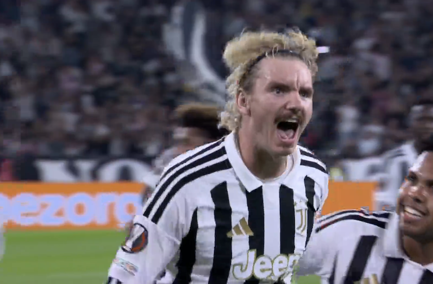 TouchlineX's tweet photo. 3-0 Juventus.

GOOOOOAAAAAAAL NICK WOLTEMADE !!!!!!!!!!!!!!!!!!!!!!!!!!!!!!! NICK WOLTEMADE SCORES HIS FIRST EVER GOAL FOR JUVENTUS !!!!!!!!!!!!!!!!!!!!!!!! https://t.co/V6iUuQpoFB