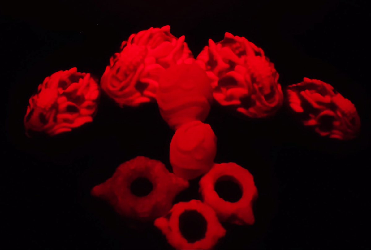 XenocatArtifact's tweet photo. Last teaser for today, another murderously magnificent batch by @Amity_XCA showing off some bloody splatters and violently red glow in the dark!

(The UV shot is so fun, the white pops out so much!) https://t.co/1B0OMvUWbk