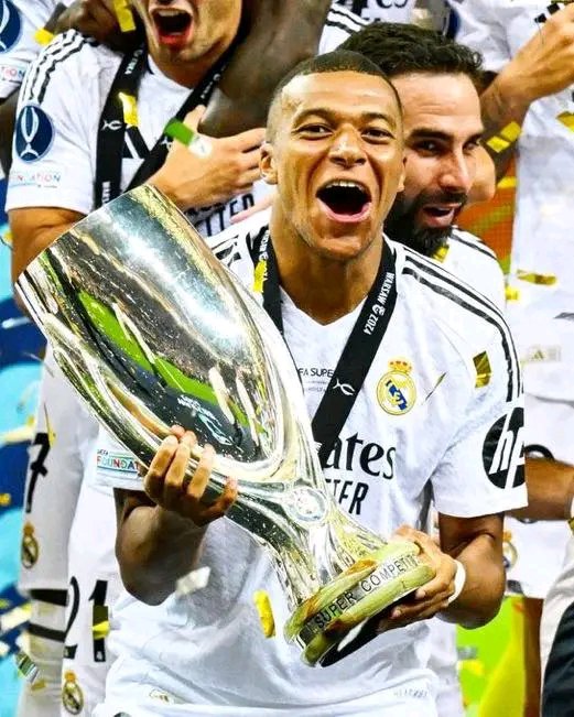 yusufabdul74941's tweet photo. “Real Madrid have gone 2 years trophyless since Mbappe joined the club”

Rare picture of Barcelona and Yamal lifting European trophies : https://t.co/A9bgUsQx9E