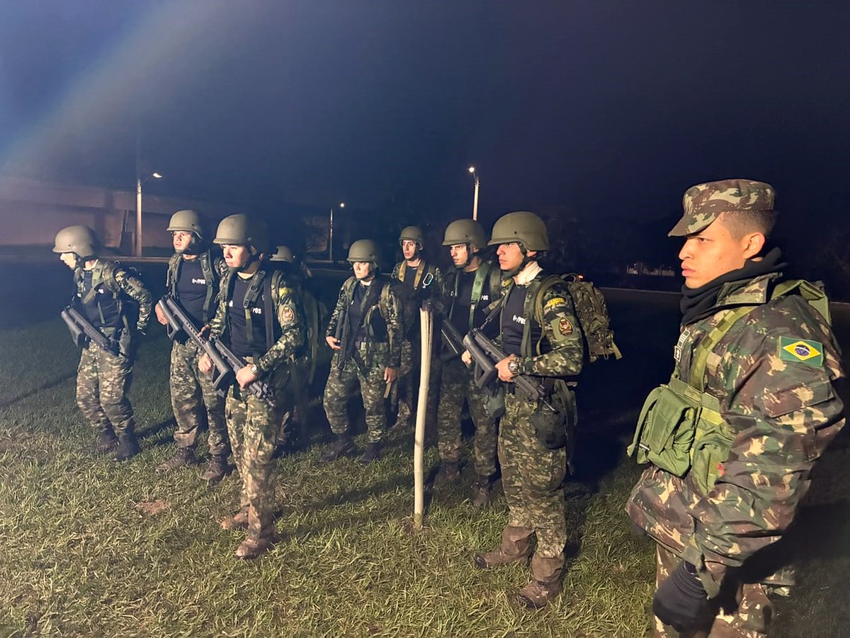 ESMIC_EJC's tweet photo. ¡El Equipo Córdova continúa dejando en alto el nombre de Colombia en Brasil! Nuestros representantes avanzan en la competencia militar de la Academia Militar das Agulhas Negras, demostrando liderazgo, disciplina, resistencia y excelencia. #LíderesEJC https://t.co/flJ9NLupkk