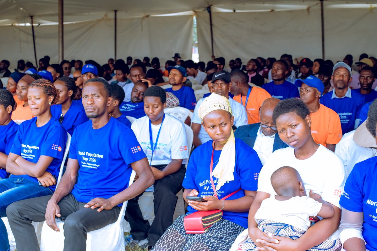 VoiceChang93648's tweet photo. 🇷🇼🤝 Today, the Permanent Secretary at @RwandaYouthArts, Mr. @ishungure, together with Mr. @NyamaswaFrancis, engaged with youth leaders serving at Sector and District Committee levels. The discussions focused on youth development, available opportunities. https://t.co/CYKhfdzbh5