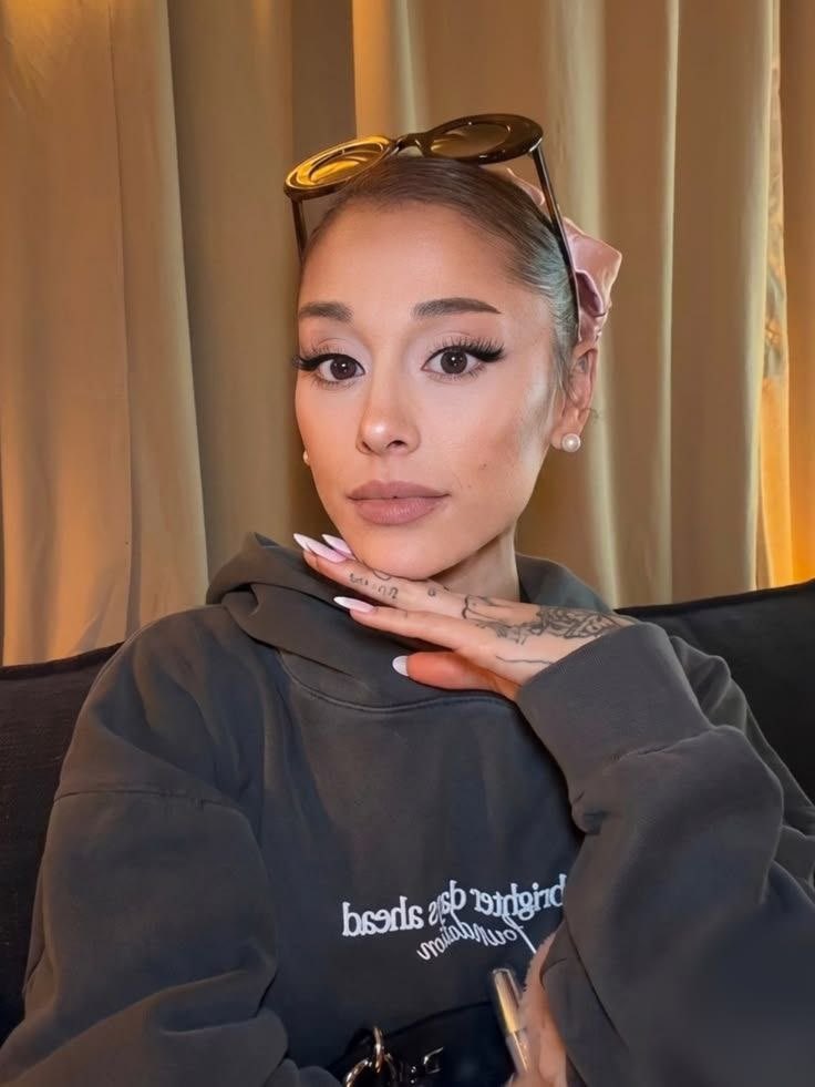 arianagrade1224's tweet photo. Hello dear fans 😍🥰 can I see good morning from my good fans 
And follow this my new page love 💕 you all https://t.co/J13pNM97WV