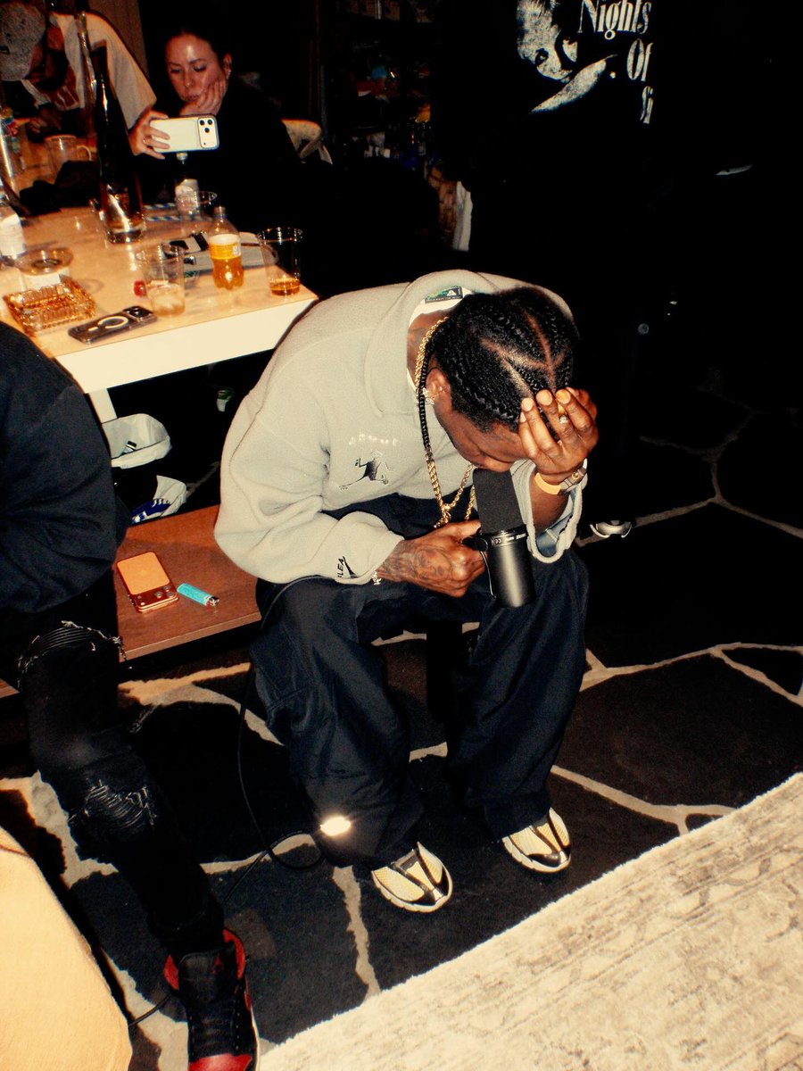 tervisscoot's tweet photo. Travis Scott in the studio via IG 👀

“RHYNO OUT NOW
GTA 💿 and 🎮 ON THE WAY
SEE YOU SOON
LIVE FROM THE J... O. H.....” https://t.co/RXdMfuXnKg