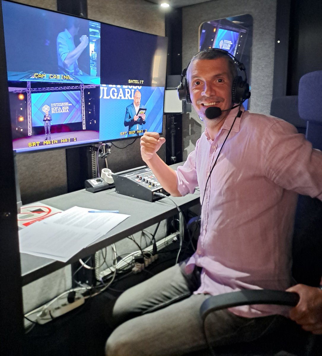 SorinRistea's tweet photo. Europeanul de Box - LIVE, AntenaPlay, 13:30 &amp; 18:00, în fiecare zi 🥊 Hai, România! 🇷🇴 
#European #Boxing #Chanpionship #Romania https://t.co/4wGhuIN2Rw