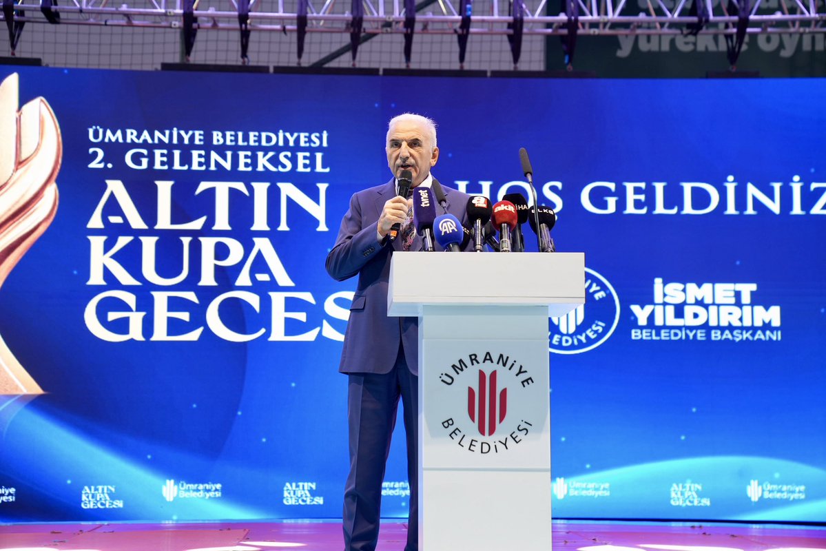 ismetyildirimtr's tweet photo. Ümraniye’de sporla büyüyen büyük bir başarı hikâyemiz var. 🏆

21 branşta mücadele eden 1.661 sporcumuz; 381 altın, 314 gümüş ve 386 bronz olmak üzere toplam 1.081 madalya kazandı.

Altın Kupa Gecemizde bu büyük emeği ve başarıyı hep birlikte taçlandırıyoruz.

28 millî sporcumuzu, 10 millî takım antrenörümüzü ve Ümraniye Belediyesi Spor Kulübümüzün tüm sporcularını yürekten kutluyorum.