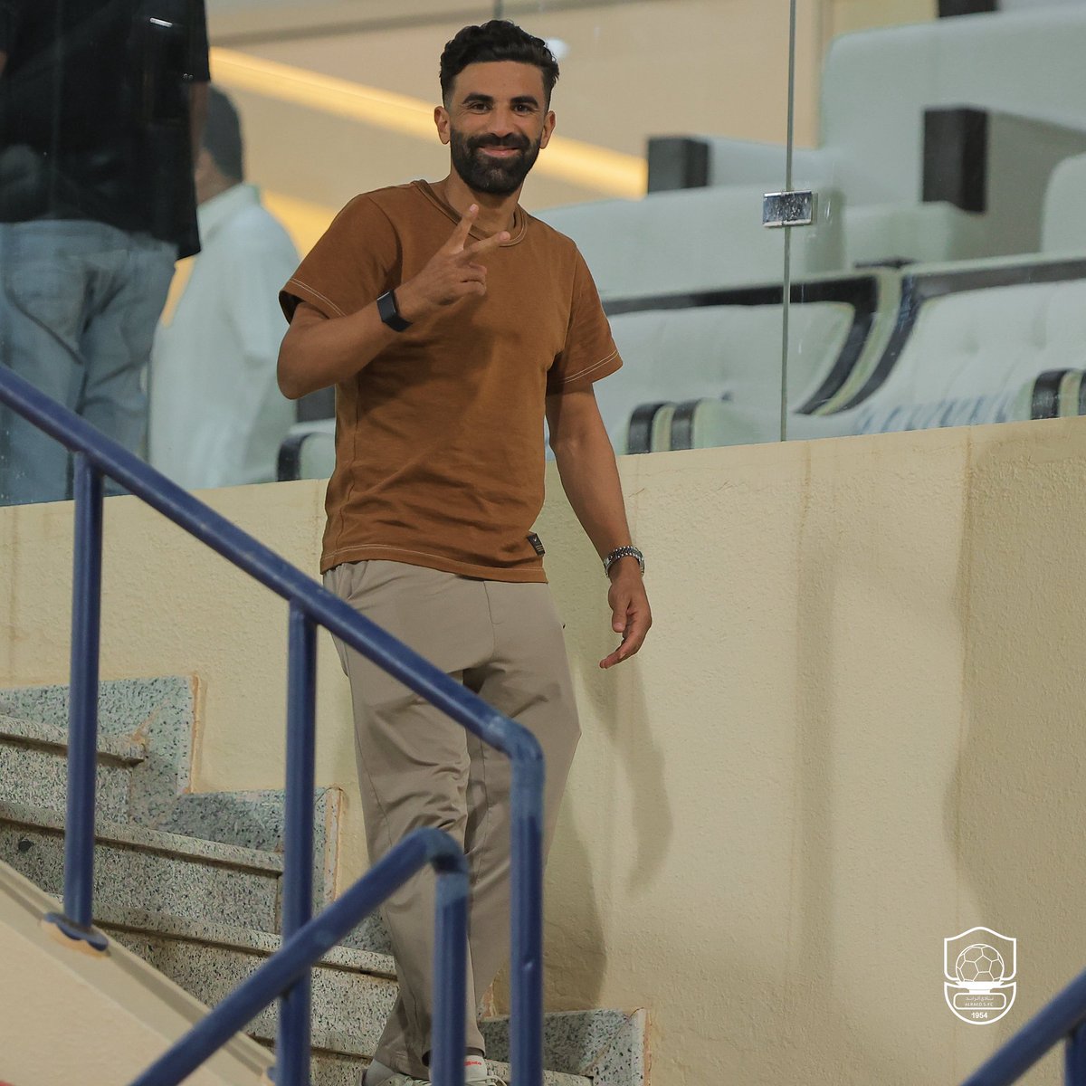 alraedclub's tweet photo. راعي الجمايل "فوزير" نورت ناديك بالزيارة ❤️😍 

#الرائد https://t.co/bU2bf2Ygin