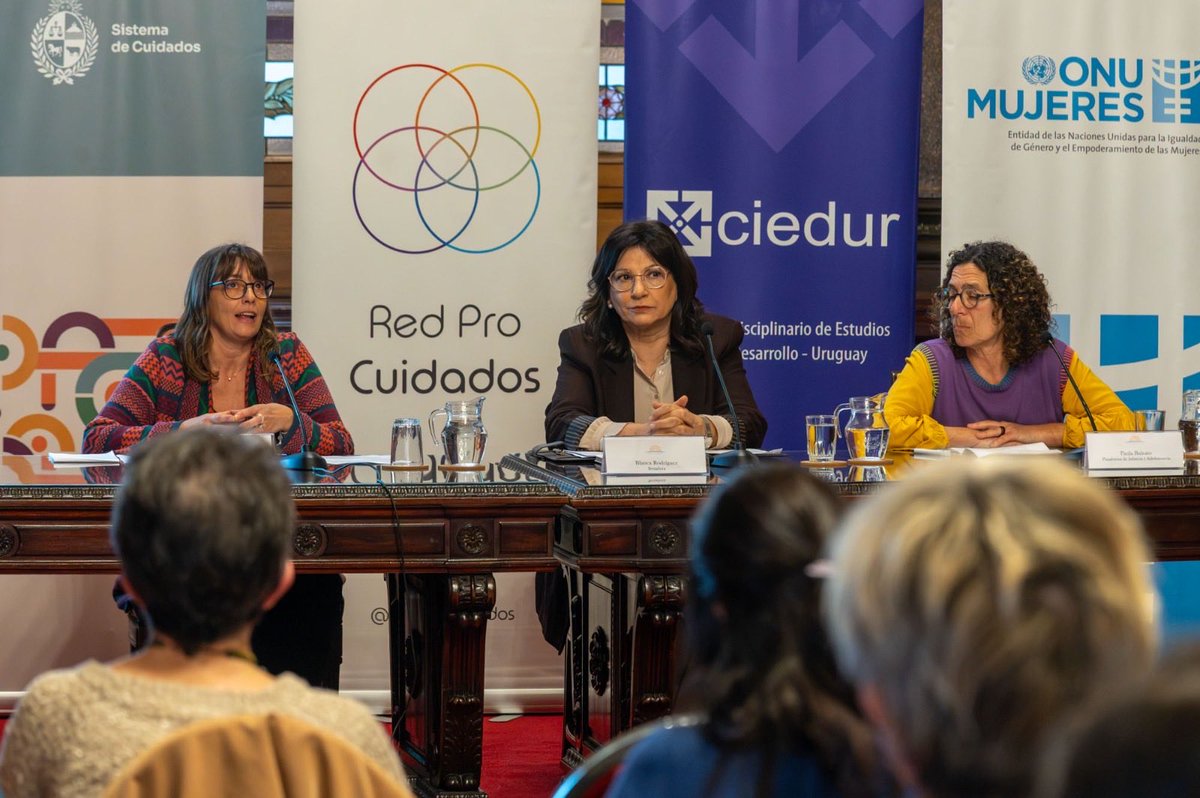 blancarodgon's tweet photo. Participé como comentarista en la presentación del estudio “Programa de Becas de Inclusión Socioeducativa en Uruguay: evaluando el triple dividendo de la inversión en cuidado infantil”.

La evaluación muestra resultados importantes en el desarrollo infantil y un fuerte impacto en las posibilidades laborales y de formación de las madres. Invertir en cuidados no solo es un imperativo moral, también genera oportunidades y mejora la vida de las familias.
