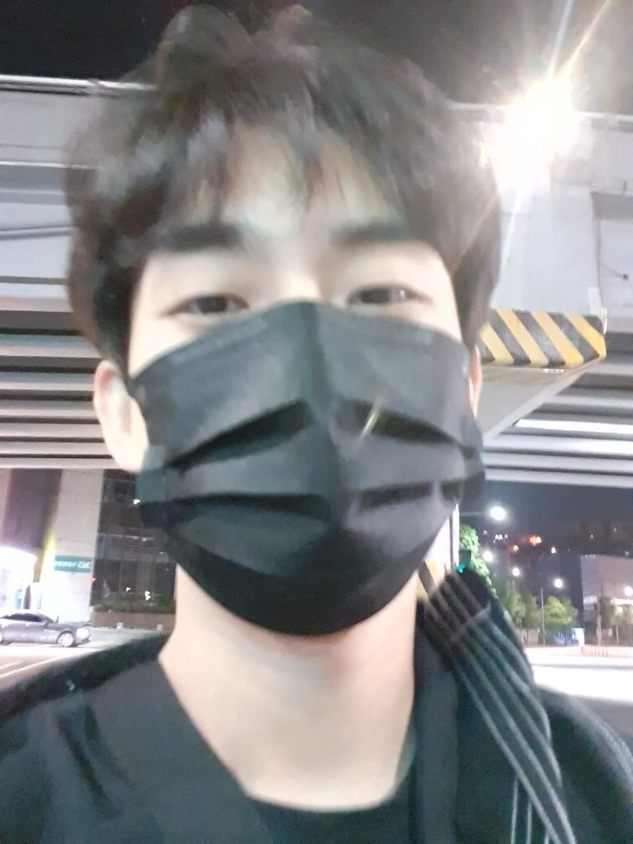 1st_luy's tweet photo. 버석 상엽 느껴보실 분 https://t.co/836agCNqUK