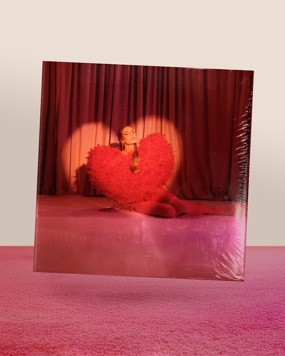 PaulaKoops's tweet photo. BAR DE LOS OLVIDADOS <3 el 12 de febrero 🩷❤️ Este miercoles a las 12.00 el preorder disponible QUE GANAS https://t.co/d6WTXNuBg6