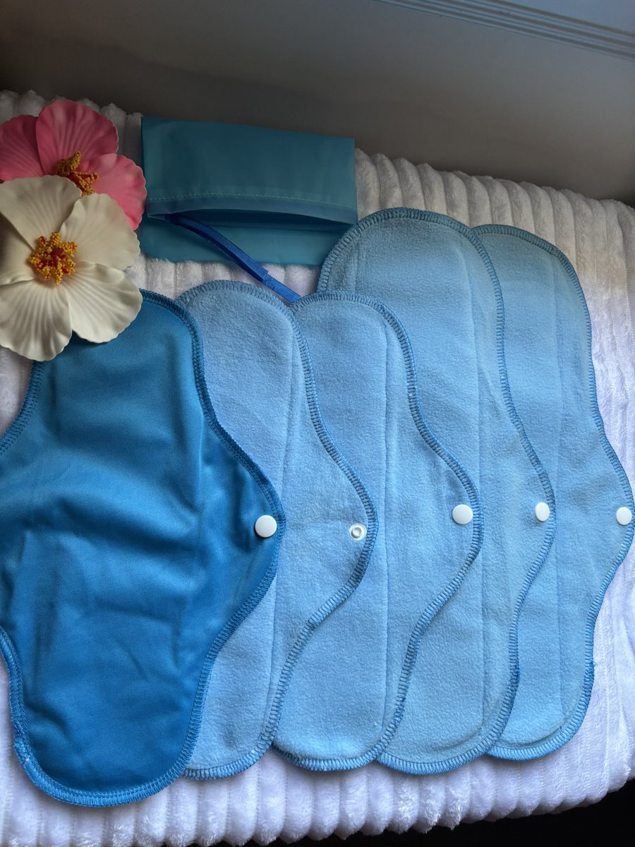 aissakhadimi's tweet photo. Le paquet de 5 serviettes hygiéniques réutilisables est seulement à 6mil plus la pochette ☺️garantie 2 ans https://t.co/glgJeg4S5Q