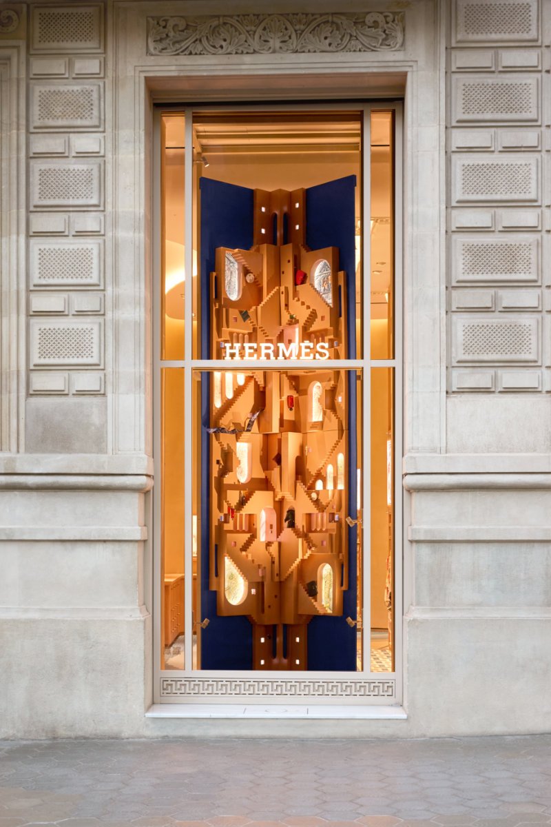 Fuckingyoung's tweet photo. 🧡 @Hermes_Paris invited the Catalan architecture studio Mesura to create a site-specific installation for its store on Passeig de Gràcia. #Barcelona https://t.co/7gQF1CRYHO https://t.co/vQYxvt61Dq