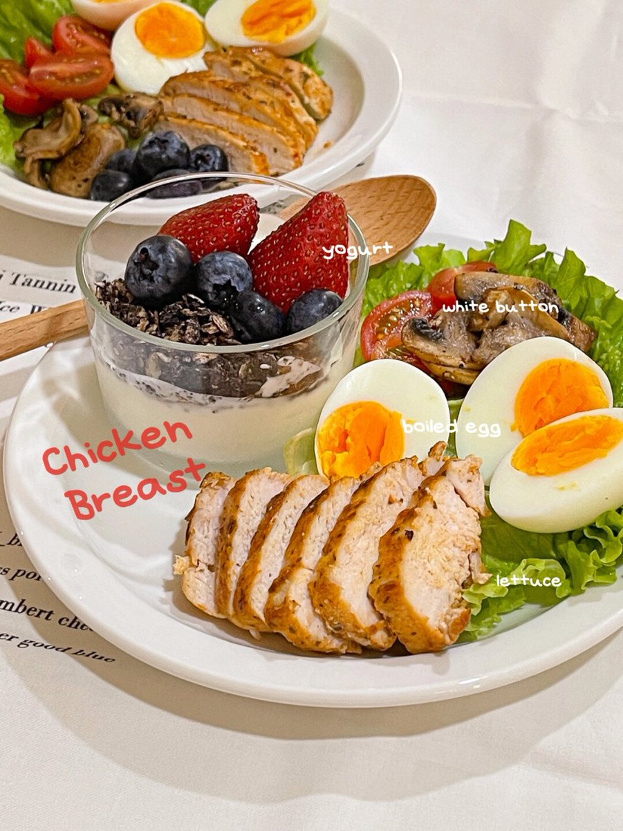 ailev305700's tweet photo. Quick u0026 tasty减脂餐 pick: grilled chicken breast + quinoa + roasted veggies, high protein, low calorie, perfect for your weight loss journey! 15 mins to prep, fuel your body right! https://t.co/OEOB4G7Pik