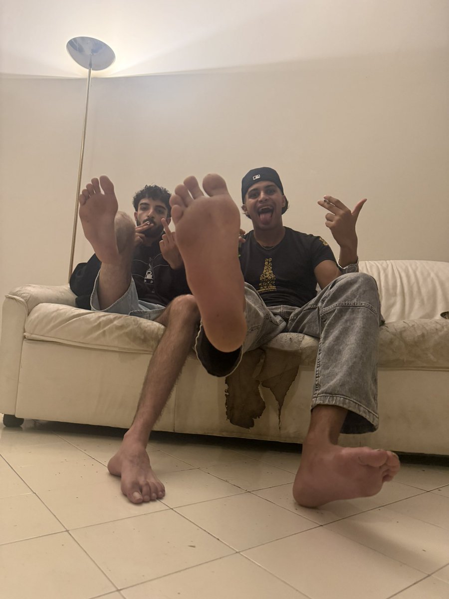 Masteradam_on's tweet photo. Buonasera cani , chi ospita a milano siamo 2 arabi e siamo pronti a mungervi magari il prossimo sei tu🐄🏧 https://t.co/hoalRJpC6L