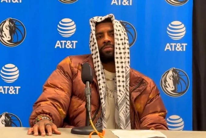NBA4ARAB's tweet photo. 🚨 - كايري إيرفينغ يعلن تكفّله بسداد الغرامة المالية المفروضة على عزيز الشاعر، لاعب هيوستن تكسانز، والبالغة 11,941 دولارًا.

وكان الشاعر قد تعرض للغرامة بعد كتابته اسم الطفلة الفلسطينية هند رجب البالغة من العمر 5 سنوات التي قُتلت على يد القوات الاسر/ئيلي@ على الشريط أسفل عينيه خلال إحدى مباريات فريقه.