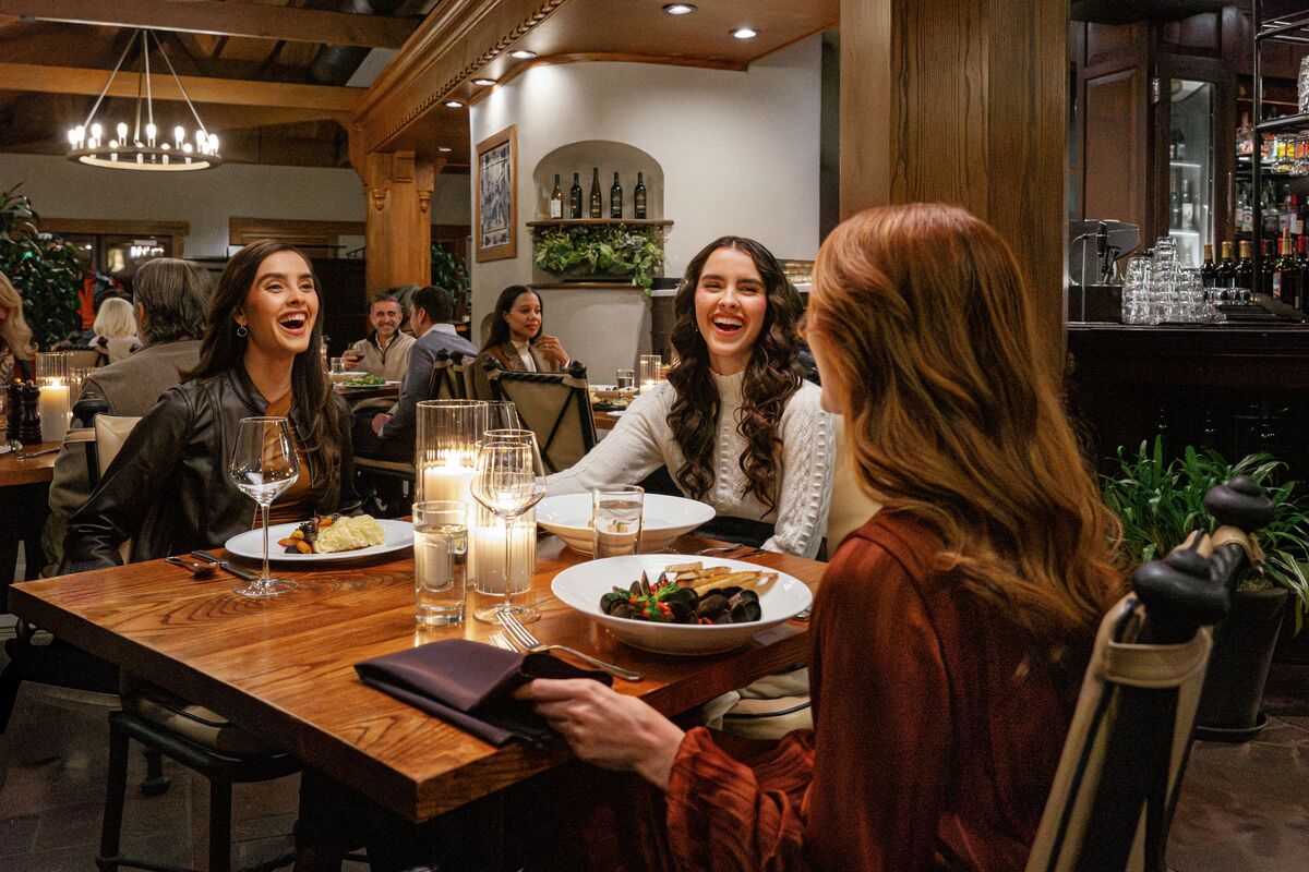 BiltmoreEstate's tweet photo. Make the most of harvest season at Village Hotel 🍂✨

Sip a glass of Biltmore Wine by the fire, savor a farm-to-table dinner at The Bistro, and enjoy being just steps from exploring our 8,000-acre estate.

Discover more: https://t.co/4qd1ABZ4CA https://t.co/02mHVMXOqS